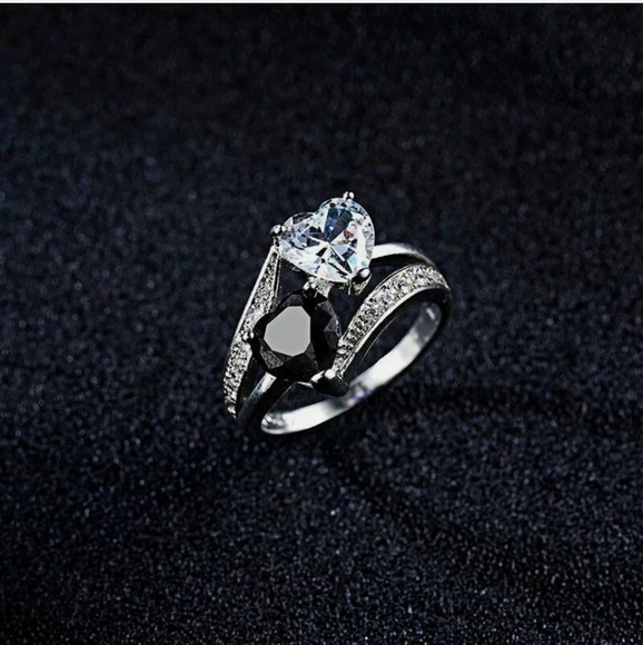 New Double Heart Shaped White & Black Sapphire Silver Ring. - Picture 4 of 7